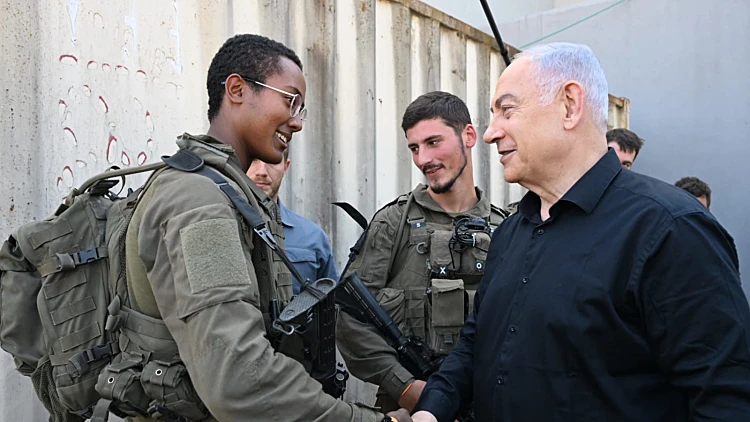 שיגורים למרכז הארץ; נתניהו: "נכה בחיזבאללה - גם בביירות"