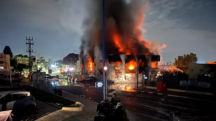 הקריאות לעזרה, הטבח - והזעזוע: בחזרה לשידור הדרמטי ב-7.10