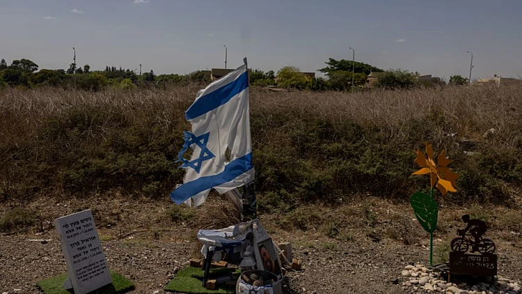 "שנה בלי אות חיים": ההודעות מ-7 באוקטובר, וזעקת קרובי החטופים