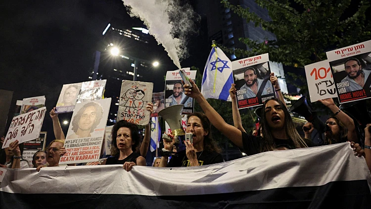 הפסקת התיווך ופיטורי גלנט: העסקה מתרחקת, המשפחות מיואשות