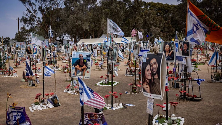 באו לרקוד - ובילו שנתיים בגיהנום: שורדי הטבח בנובה שבו הביתה