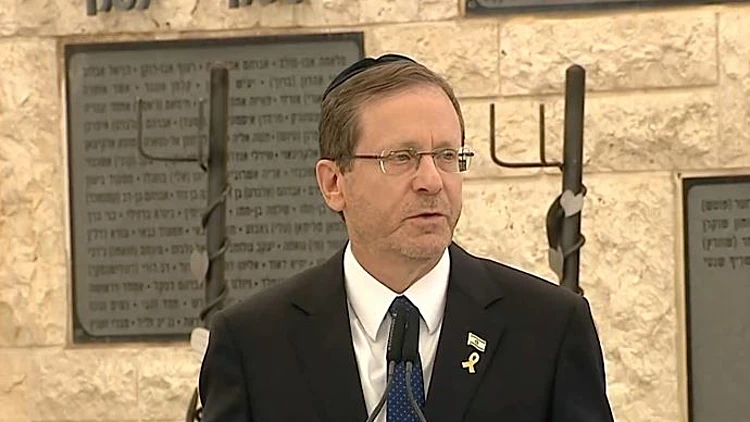 הרצוג בטקס לזכר הנרצחים: "סליחה שנכשלנו"; קריאות בנאום נתניהו
