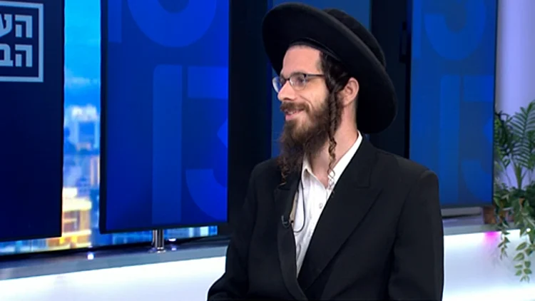 "המדים הירוקים מרגשים אותי לא פחות מהלבוש המסורתי"