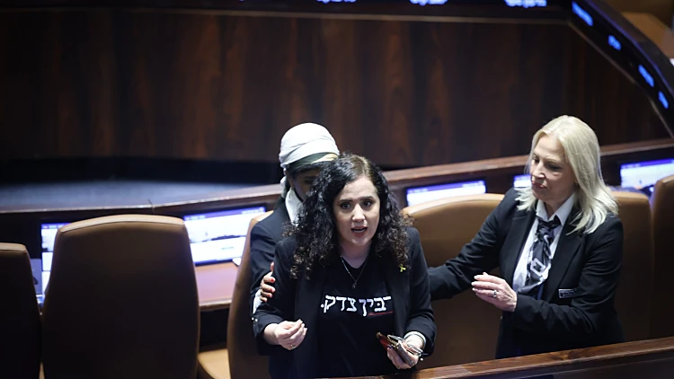 ביום הזיכרון לרצח: לזימי הוצאה מהמליאה בגלל חולצת "רבין צדק"