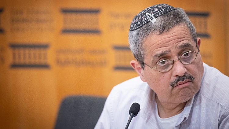 המפכ״ל לשעבר רוני אלשיך נחקר בחשד להעסקת שוהה בלתי-חוקי