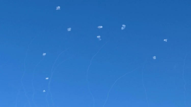 אזעקות הופעלו במרכז: טיל ששוגר מתימן יורט בטרם חצה לשטח הארץ