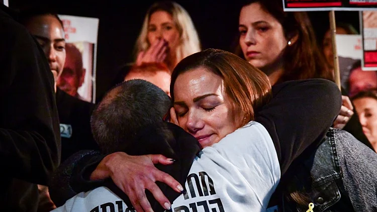 אמו של עידן זעקה בת"א: "נתניהו הבטיח שבשלו התנאים לשחרור"