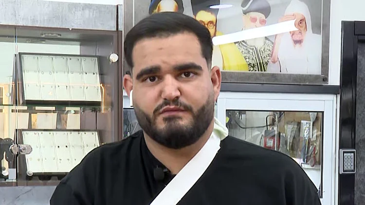 "דקרו אותי בגב, לא אתאשפז עד שהם יעצרו": בעל חנות התכשיטים שנאבק בגנבים | רשת 13