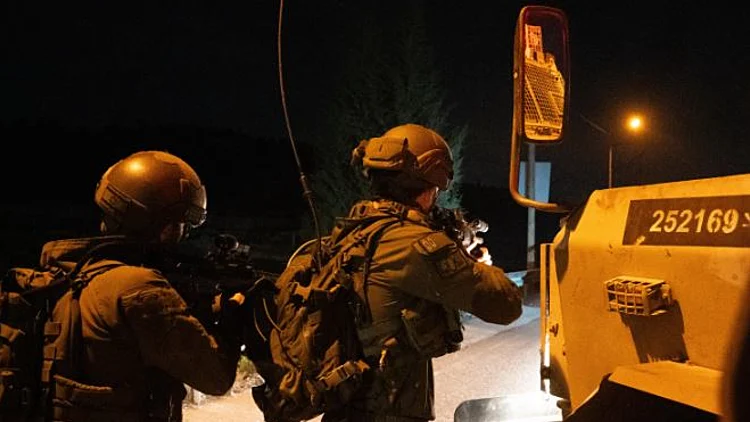 פצוע קל בניסיון פיגוע דריסה בחברון; לוחמים חיסלו שני מחבלים