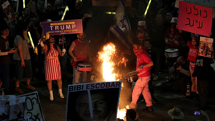 אחרי התיעוד של מתן מהשבי: 5 עצורים בהפגנות בת"א, מדורה בבגין