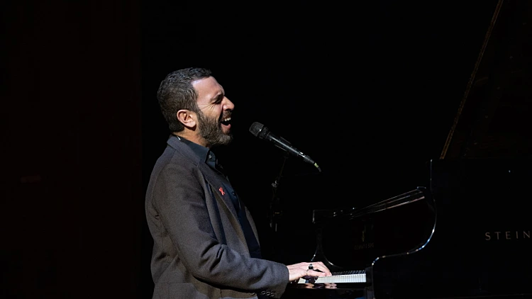 שלומי שבן בטקס האשכבה לקורין אלאל בהיכל התרבות