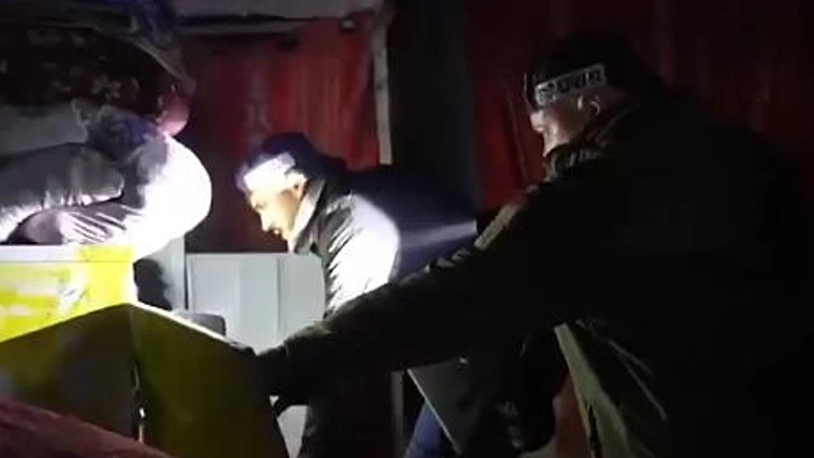 מהשוד - ועד למעצר הדרמטי: כך הושבו ספרי התורה הגנובים