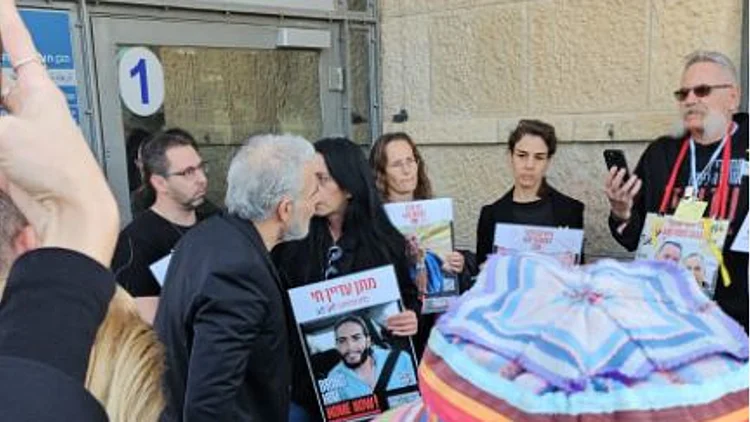 עינב צנגאוקר סורבה להיכנס לכנסת וחסמה כביש: "לא לעסקה חלקית"