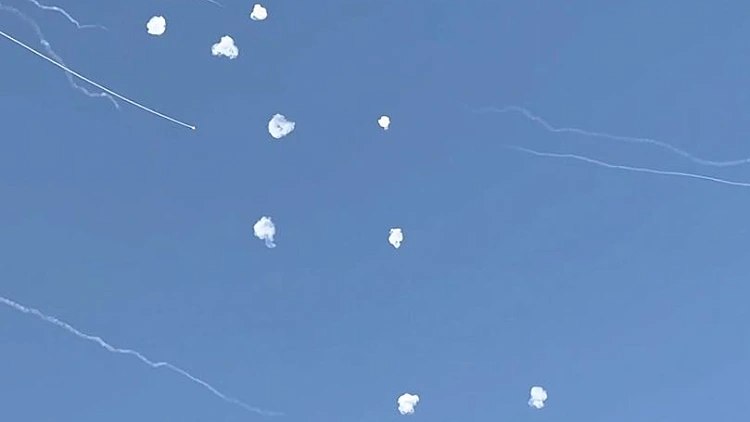 ירי משולב מאיראן ומלבנון: שני פצועים קל בזירת נפילה במרכז