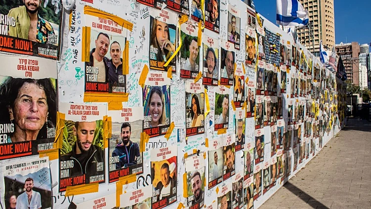 קרובי חטופים התעמתו עם סמוטריץ', שכינה את העסקה "כניעה"