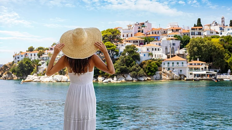 יוון מתרחבת: החל מחודש יוני טיסה ישירה לאי של מאמא מיה