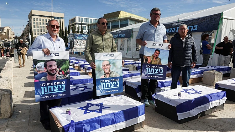 "מיצב ארונות", חסימות ועימותים בהפגנה בירושלים: "לא לכניעה"