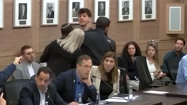 "הוא לא איבד חברים בלחימה והוא מעז לדבר על קירוב לבבות?"
