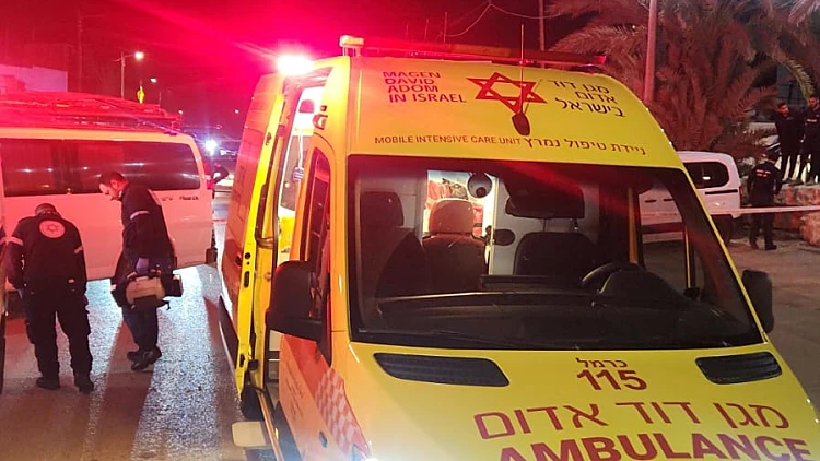 אמבולנסים בזירת הרצח הכפול בוואדי עארה