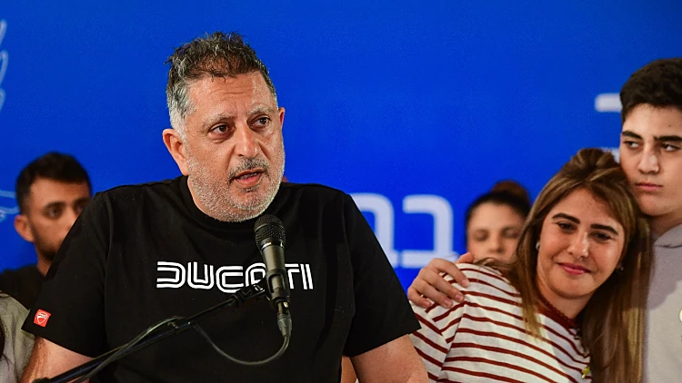 אלי אלבג על המתנגדים לעסקה: "בז לכם, העם יבוא איתכם חשבון"
