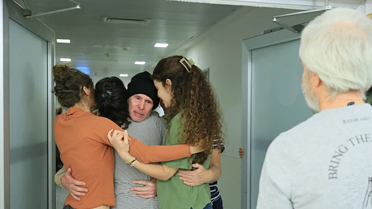 "לא ראה אור יום 484 ימים": העדות הדרמטית של קית' סגל מהשבי