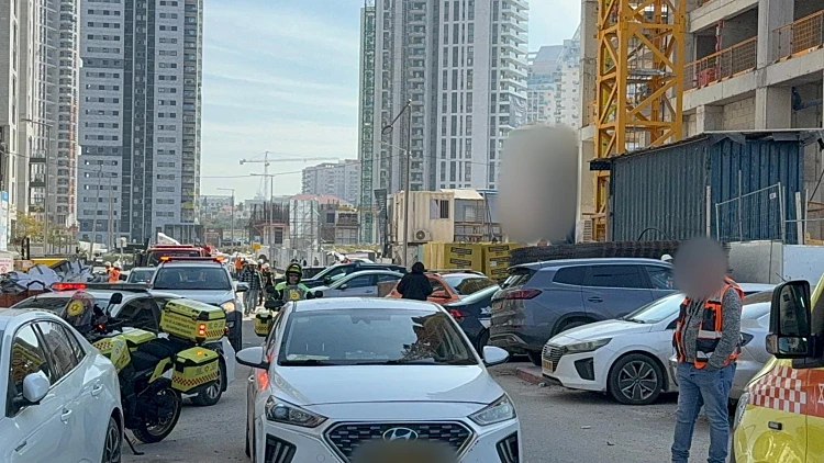 אסון בבת ים: שני פועלים כבני 30 נפלו אל מותם באתר בנייה