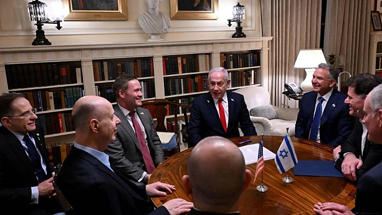 לקראת שלב ב': משלחת תצא לקטר בסוף השבוע, הקבינט יכונס