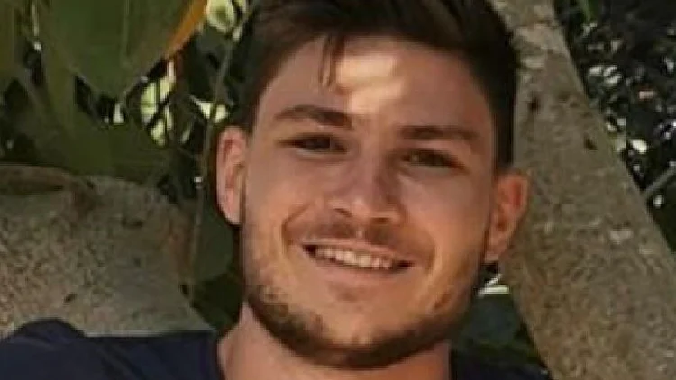 הופרד בשבי מבת זוגו, אמו וסבתו ששוחררו: סשה חוזר הביתה