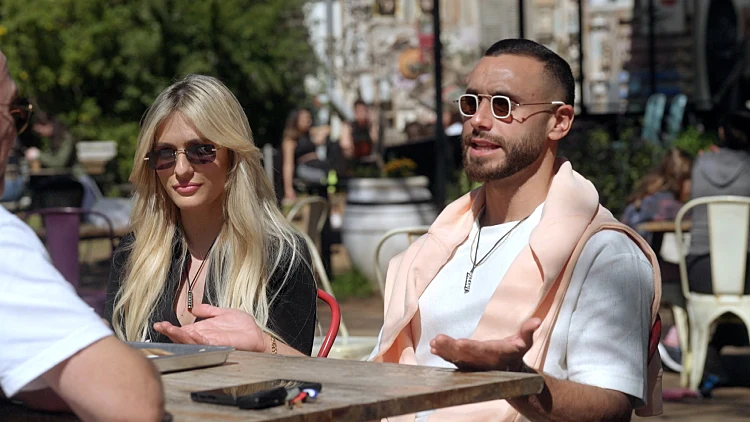 "כל המוסיף גורע": בן מעיר על האיפור של מאי ומסתבך עם ההורים