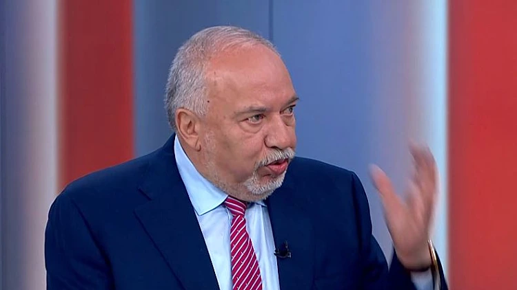 ליברמן נגד נתניהו: "משסע מסית ומפלג - מונחה מאינטרסים אישיים"