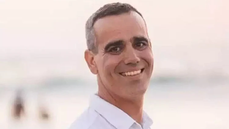 אביו של החטוף עמרי מירן פנה אליו בעקבות אות החיים: "תחזיק מעמד"