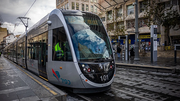 בשורה לירושלמים: החלו נסיעות המבחן בקו הרכבת הקלה החדש