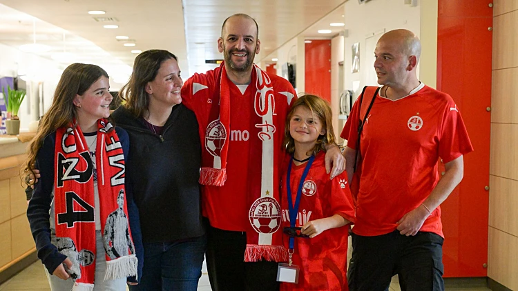 יאיר הורן מתאחד עם בני משפחתו באיכילוב