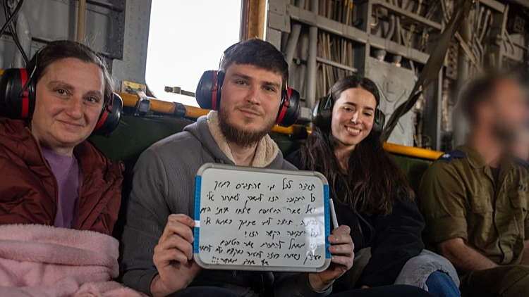 סשה נפגש עם חבריו אחרי שחזר: "כל עוד אנשים שם - השמחה חלקית"