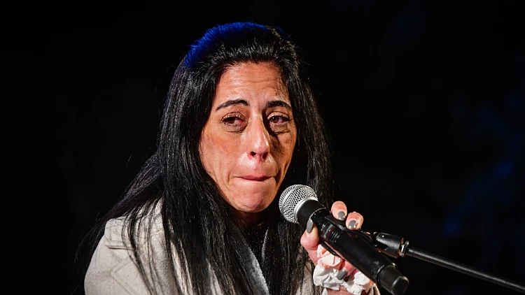 עינב צנגאוקר נואמת בכיכר החטופים