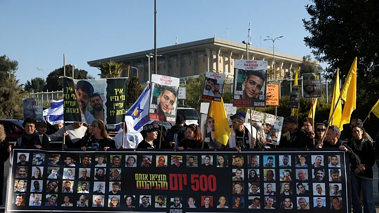 הפגנה להשבת החטופים מול הכנסת