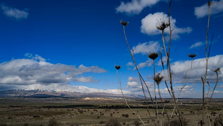 התחזית: התחממות קלה לקראת ממטרים קלים בשבת