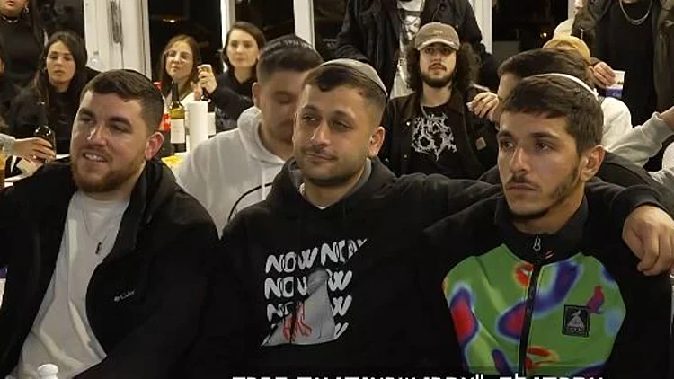 "המלך שלנו": חבריו של אליה כהן נאבקו למען חזרתו - עד ששב אליהם