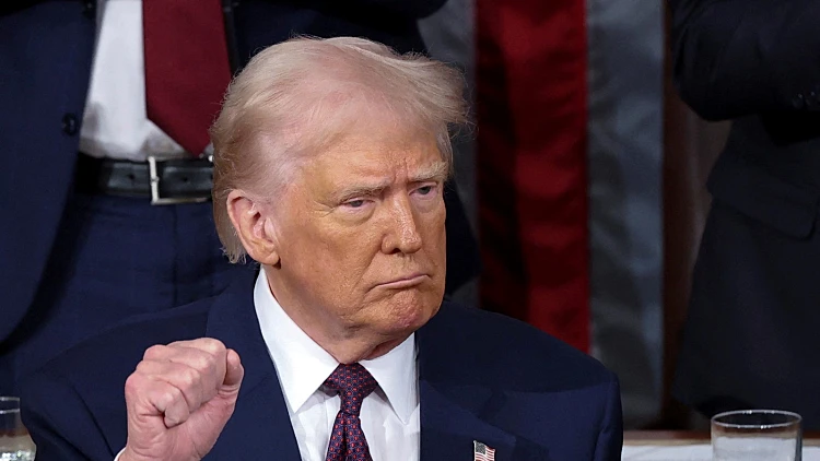 טראמפ: "זלנסקי אמר לי שאוקראינה מוכנה לדון על שלום עם רוסיה"