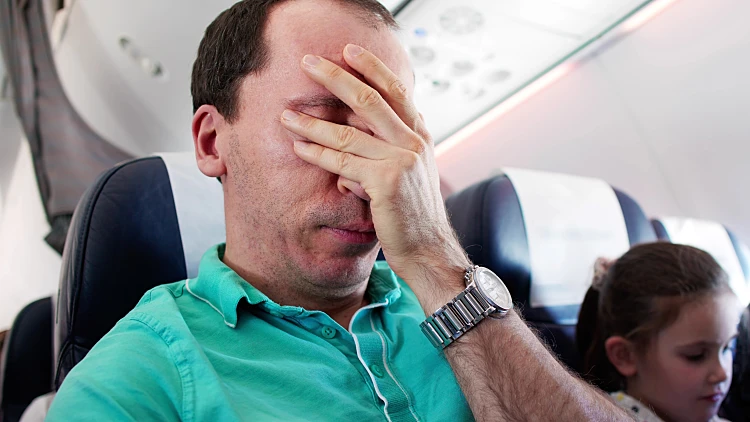 באמצע הטיסה: נוסע ניסה לפתוח את דלת החירום