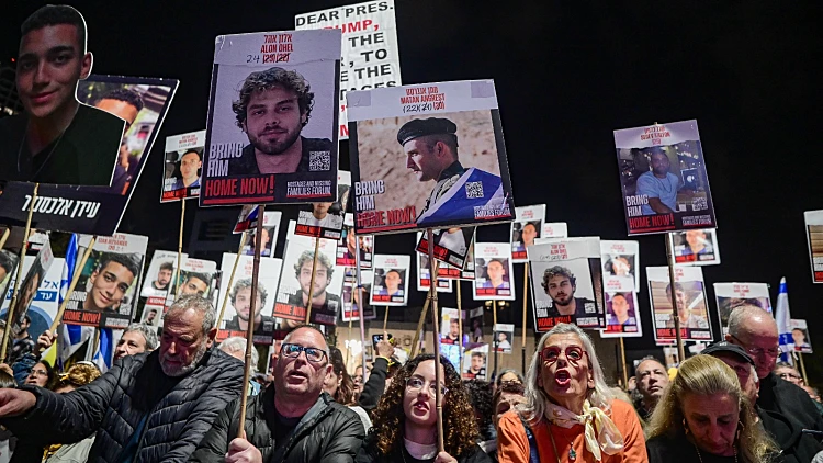 לקראת יציאת המשלחת לקטר: המשפחות העלו הילוך במחאה