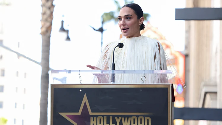 שנתיים אחרי ההודעה: גל גדות קיבלה כוכב בשדרת הכוכבים