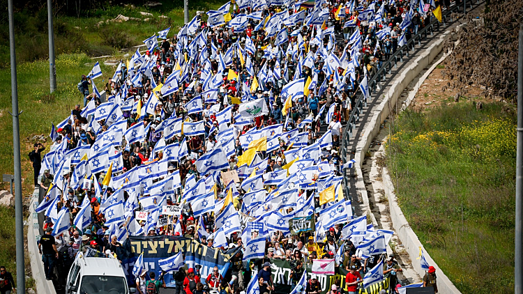 בצל שובה של המהפכה המשפטית: האם המחאה חזרה כדי להישאר?