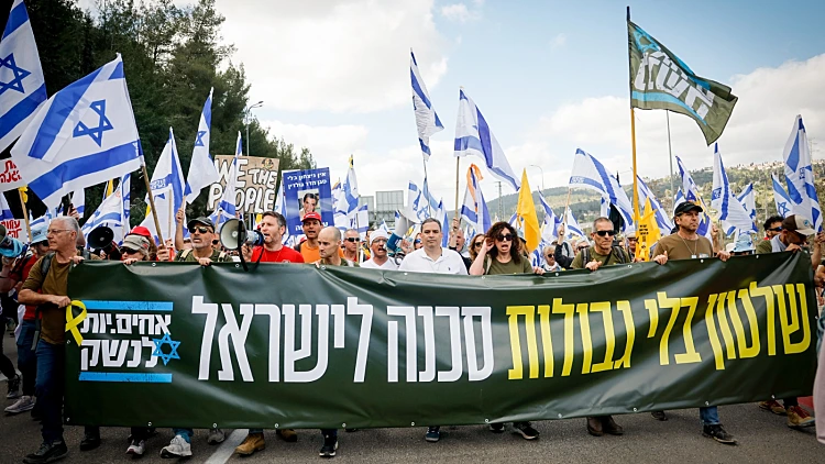 "פיטוריו של רונן בר - פסולים"; "האינטרס הקטרי ניצח את הציונות"