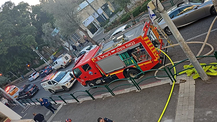 חיפה: אישה חולצה במצב אנוש משריפה בבית מגורים