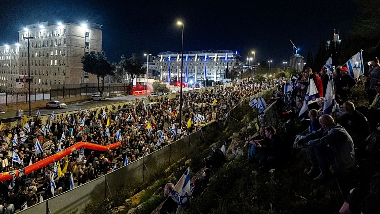 מחאות סוערות בי-ם, במקביל לדיון על הוועדה לבחירת שופטים