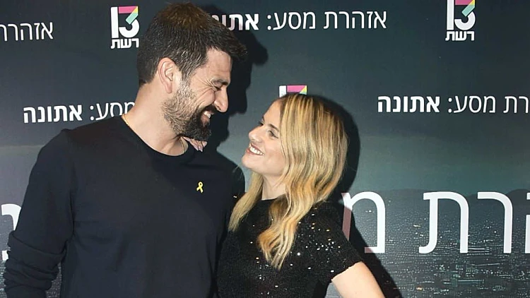דביקים על השטיח האדום: עמוס תמם ואשתו משיקים