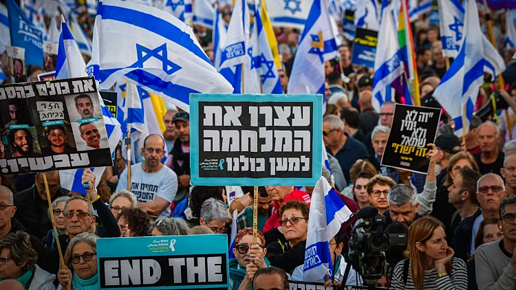 רה"מ: "לחץ צבאי ומדיני - היחיד שהחזיר חטופים"; המשפחות: "שקר"