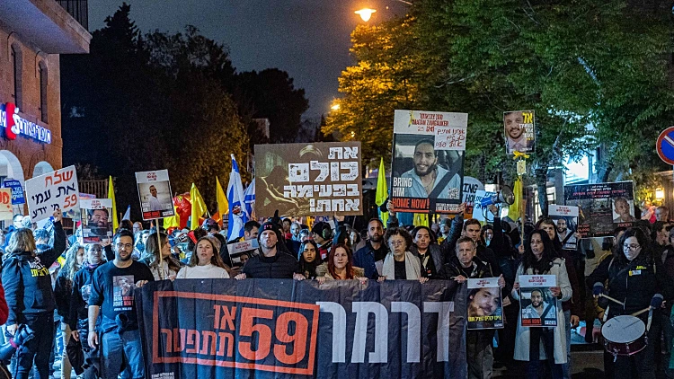 קציני משטרה עם הטייסים: לשחרר חטופים - גם במחיר הפסקת הלחימה