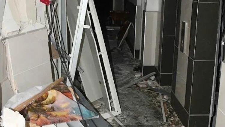 בלעדי: תיעוד מפיצוץ המטען שהפיל קומת בניין שלמה בחולון